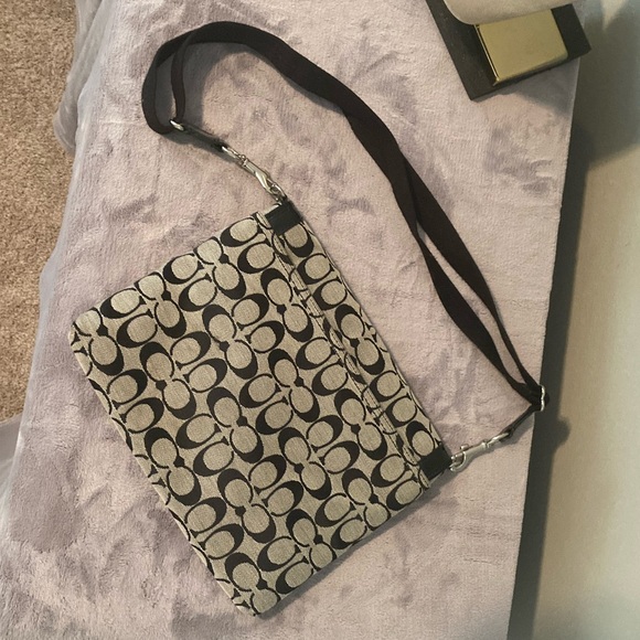 COACH Crossbody Bag - Picture 3 of 6